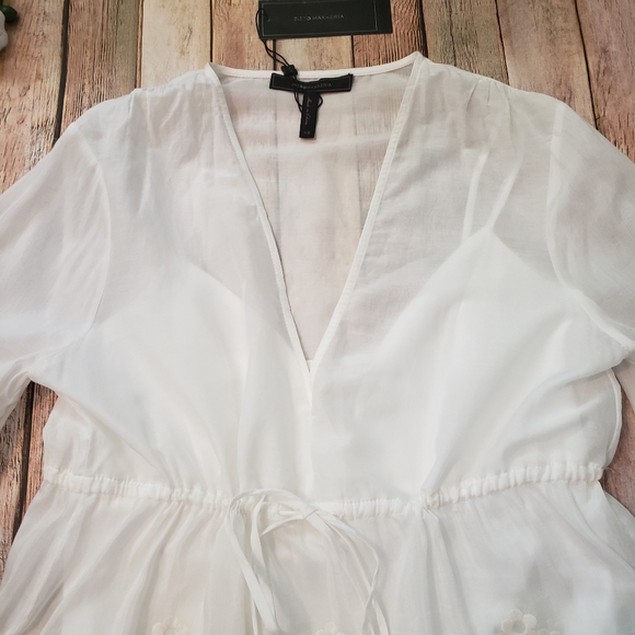 🆕️ BCBGMAXAZRIA Scalloped Embroidery Top Size S - Picture 7 of 15